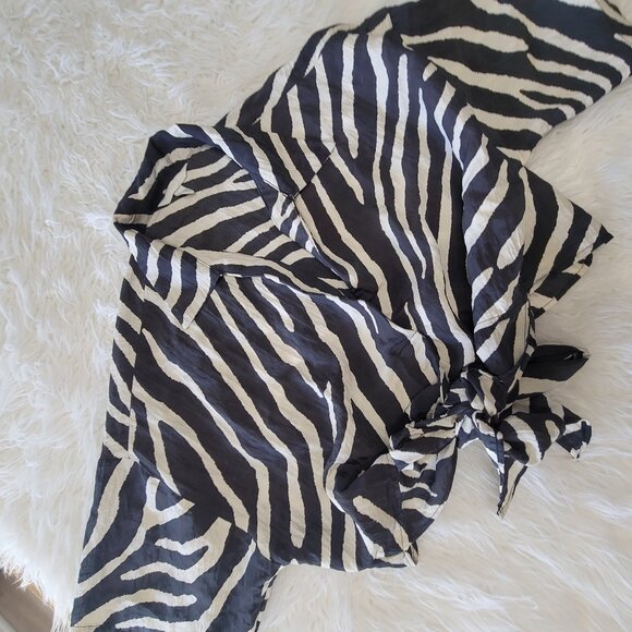 H&M Womens Crop Animal Print Lightweight Blouse Wrap Around Sz M Brown - Picture 3 of 10